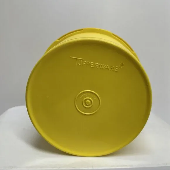 Vintage Tupperware 1204 Servalier Yellow 8 Cup Squat Round Canister With Lid - Picture 3 of 4